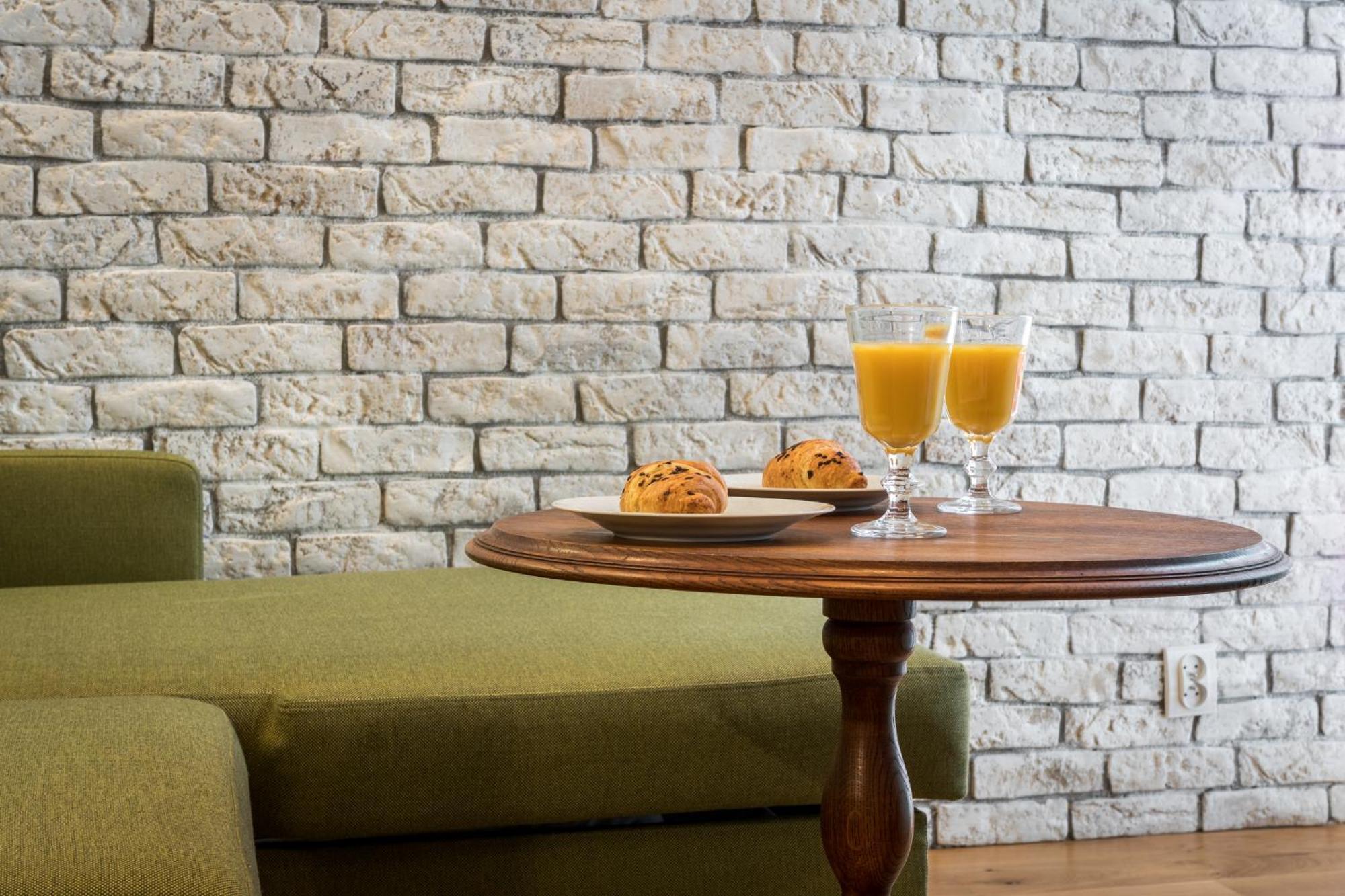Cheerful Air Conditioned Apartment With Mezzanine And Parking - Old Town Cracovie Extérieur photo