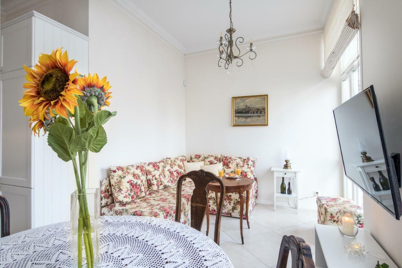 Cheerful Air Conditioned Apartment With Mezzanine And Parking - Old Town Cracovie Extérieur photo