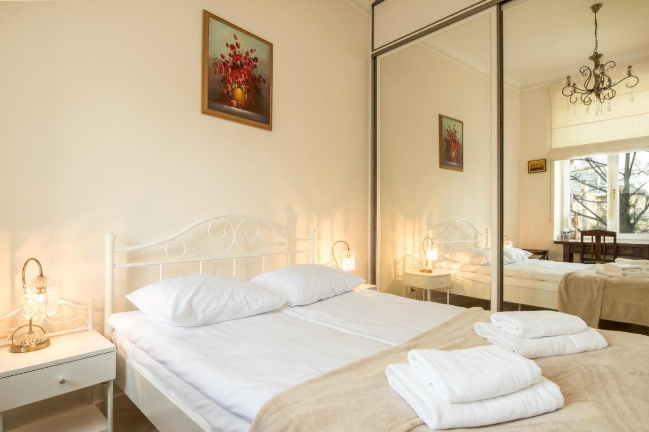 Cheerful Air Conditioned Apartment With Mezzanine And Parking - Old Town Cracovie Extérieur photo